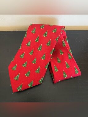 Jos. A. Bank 100% Silk Red Tie Green Christmas Tree 58” Festive Holiday Necktie